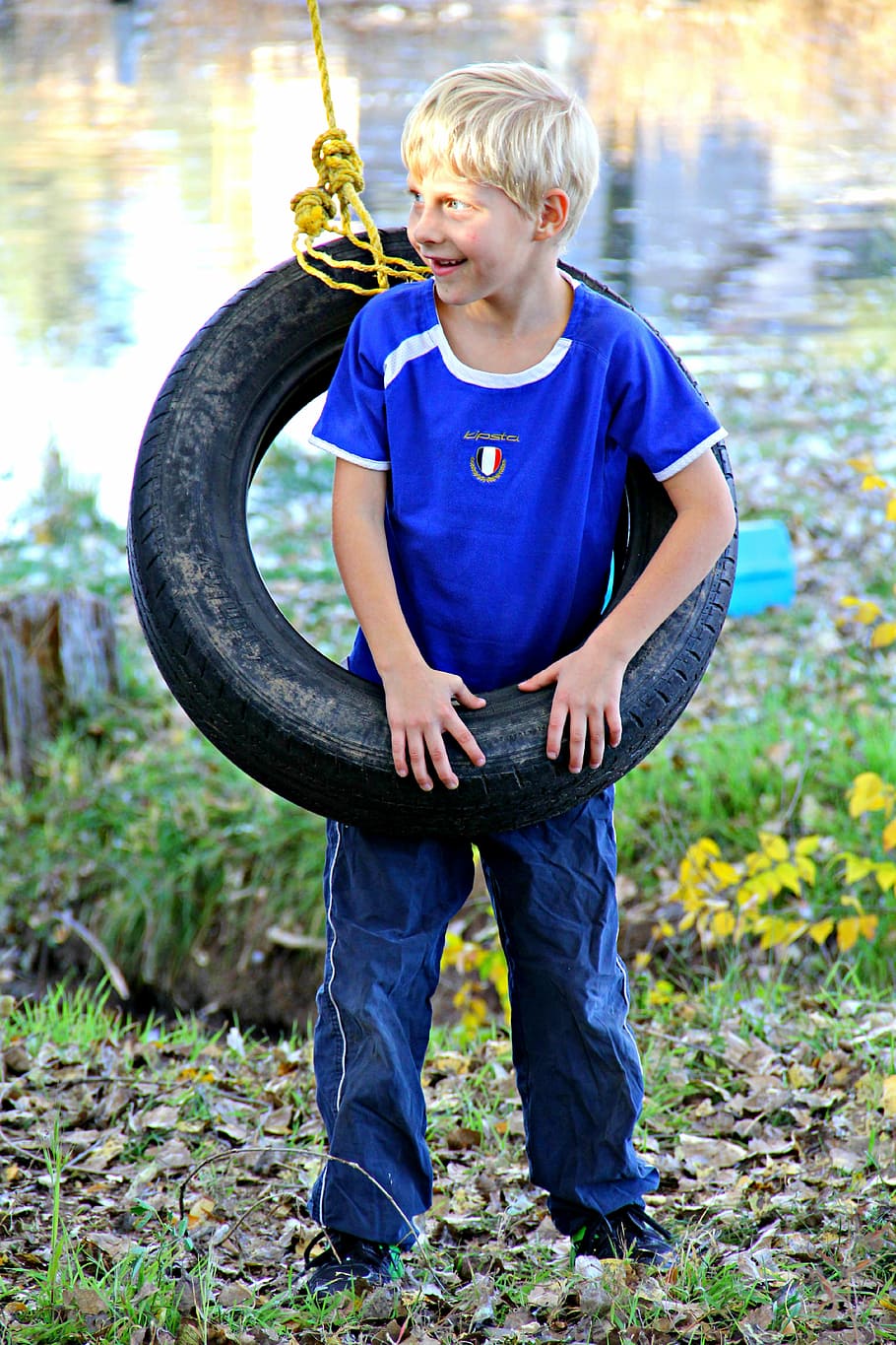 boy, playing, happy, smiling, swinging, tire swing, child, youth HD wallpaper