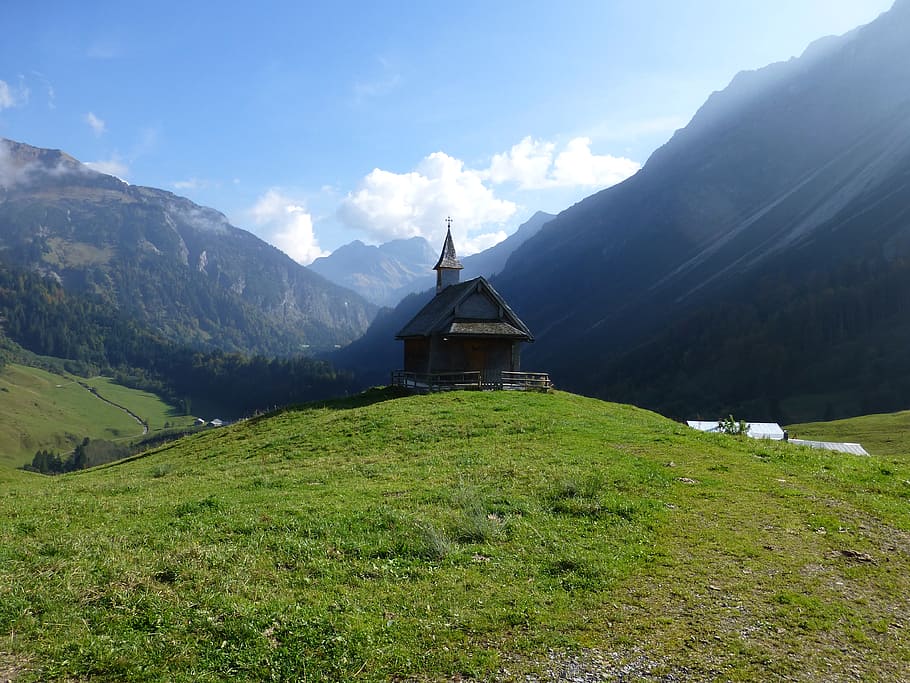 house on top of green mountain, chapel, hiking, mountains, alpine HD wallpaper