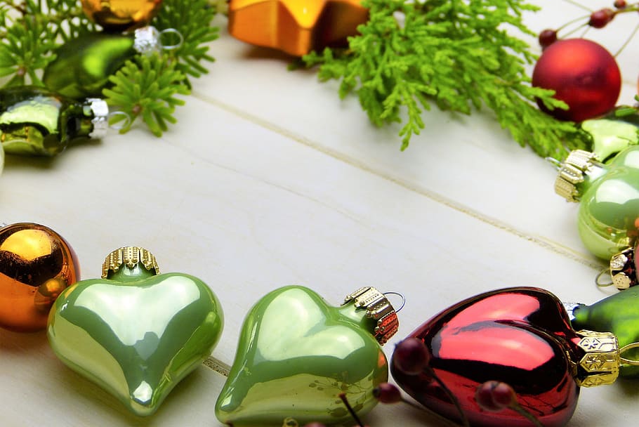 green red hearts baubles, christmas decorations, christmas ornament, HD wallpaper