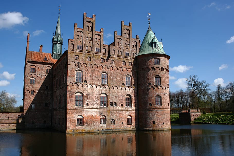 brown castle on body of water, fyn, egeskov, moat, spring, denmark, HD wallpaper