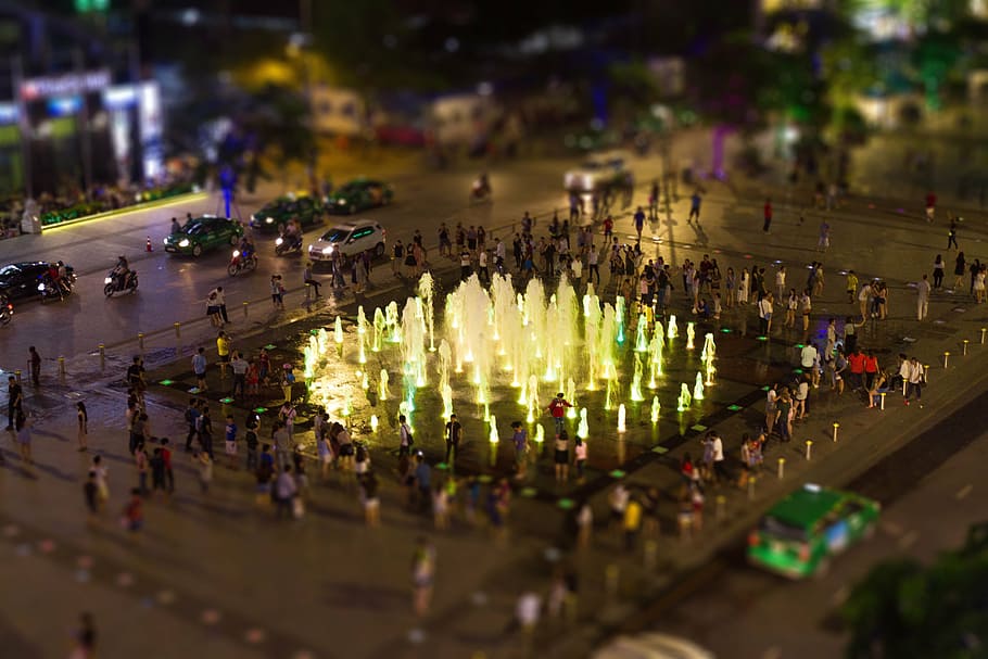 tilt-shift photography of people walking near fountain, water HD wallpaper