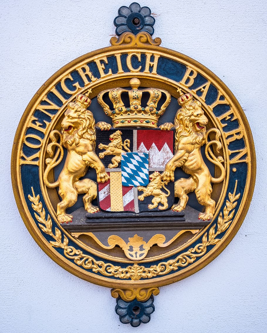 Bavaria Bavarian Lion Lions Crest Flag 4"x6" Desk Set Table Stick Gold Base 