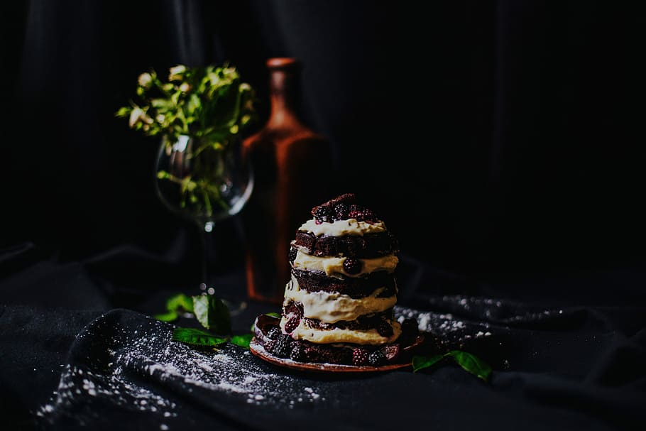 selective focus of cookies and creams cake in ceramic saucer near flower HD wallpaper