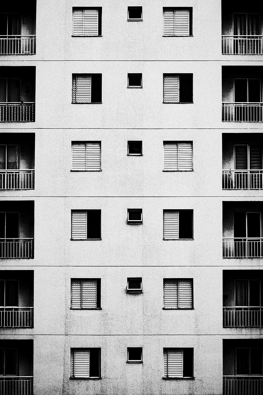 white concrete building, gray concrete building during daytime HD wallpaper