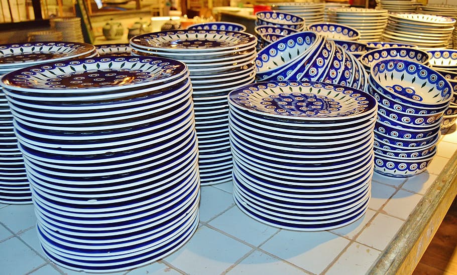 plate, bolesławiec, tableware, shells, stacked, gastronomy HD wallpaper
