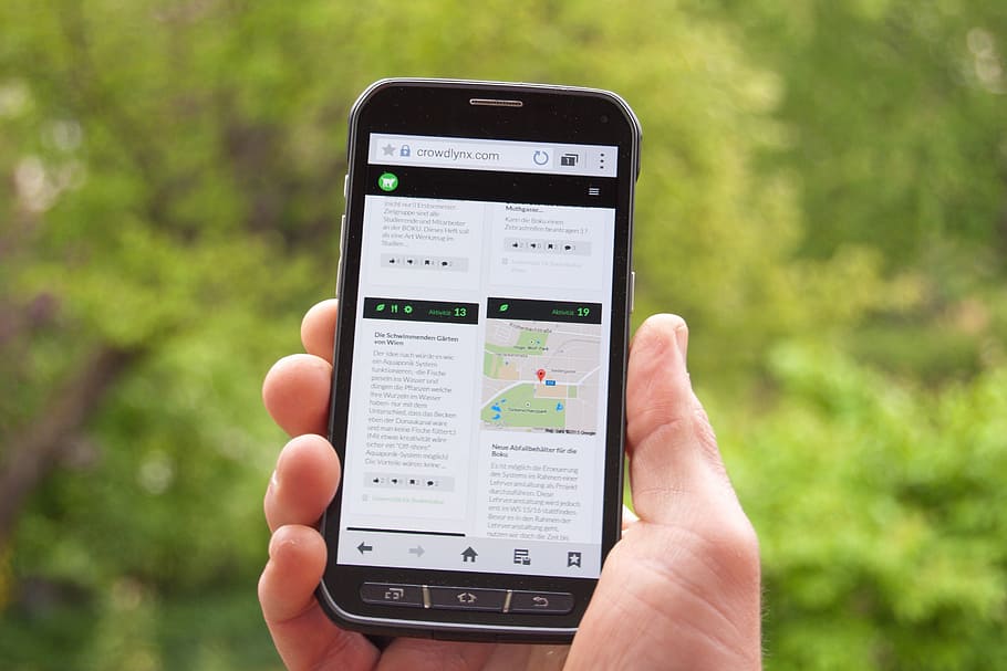 person showing map on smartphone, digitization, mobile, cellphone HD wallpaper