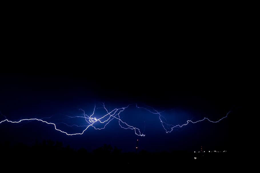 lightning digital wallpaper, lightning during nighttime, dark HD wallpaper