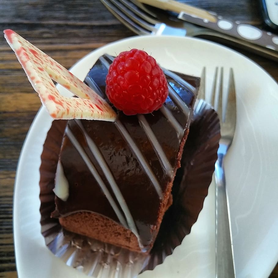 cake, dessert, chocolate, raspberry, sweets, delicious, cafe HD wallpaper
