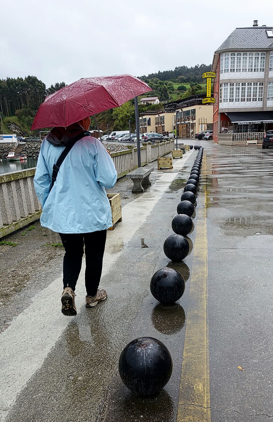 footpath, balls, metal, perspective, ornament, umbrella, real people HD wallpaper