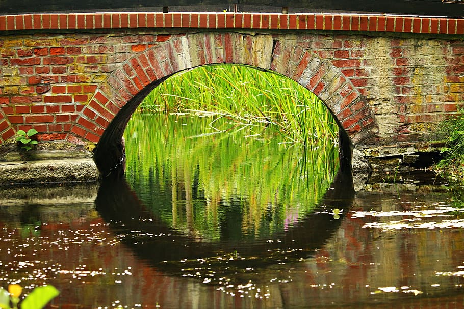 bridge, water, arch, brick, park, castle park, ludwigslust-parchim HD wallpaper
