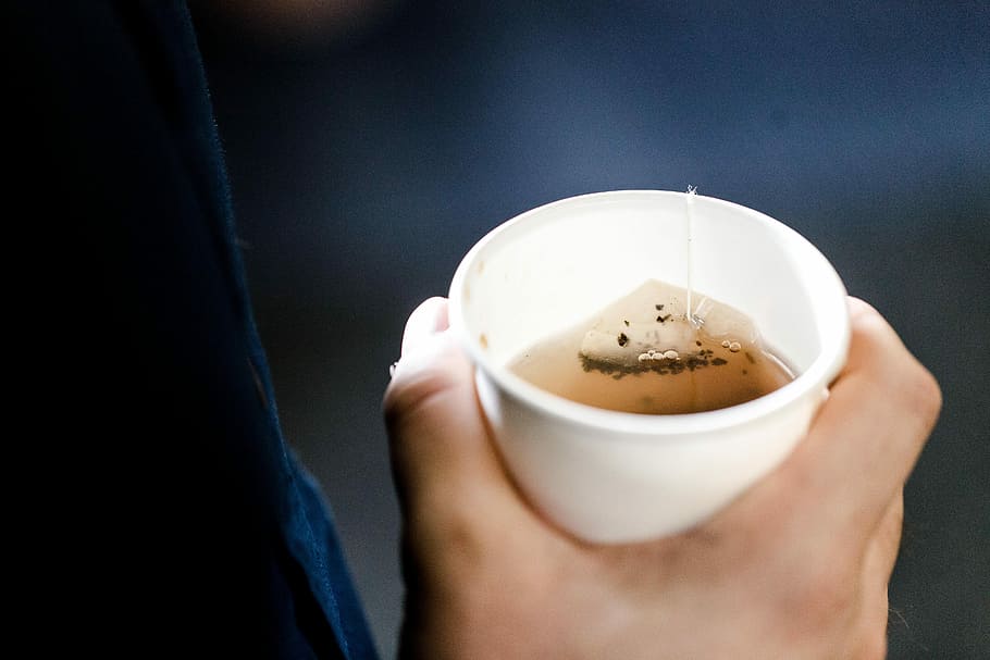 person holding a cup of tea, drink, teabag, hand, mug, food and drink HD wallpaper