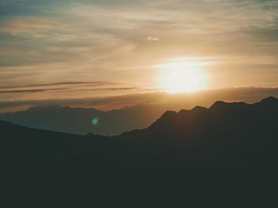 silhouette of mountains during golden hour, silhouette on mountain during golden hour HD wallpaper
