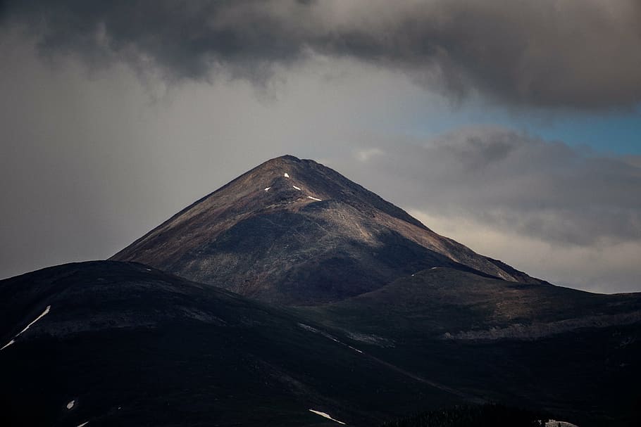 low-angle photography of mountain over black clouds, dawn, desert HD wallpaper