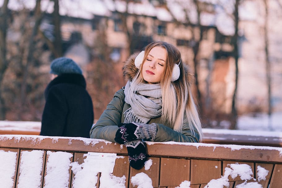 women's gray coat with gray scarf on fence, snow, winter, white HD wallpaper