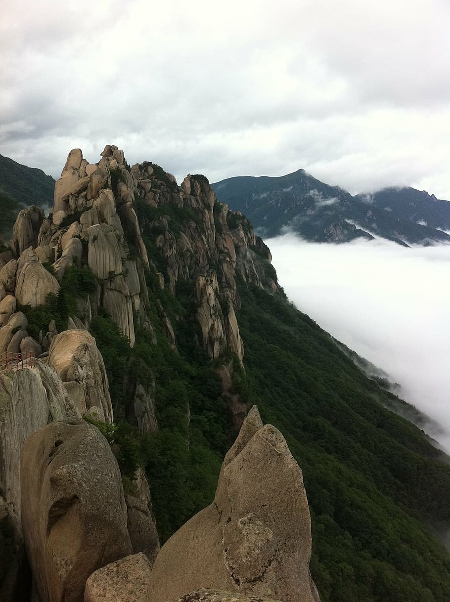 ulsan rock, mt seoraksan, a sea of ​​clouds, clouds and mountains, HD wallpaper