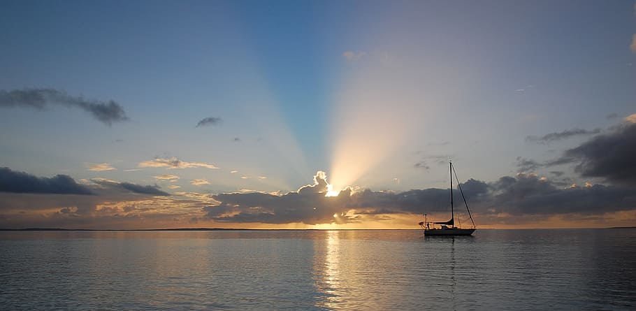 sunlight on sea, boot, sunset, sunbeam, sail, abendstimmung HD wallpaper