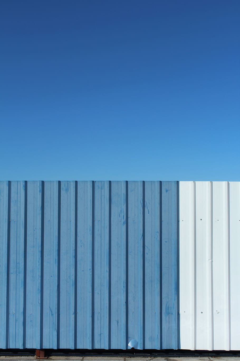 blue and white metal fence, untitled, wall, sky, pattern, line HD wallpaper
