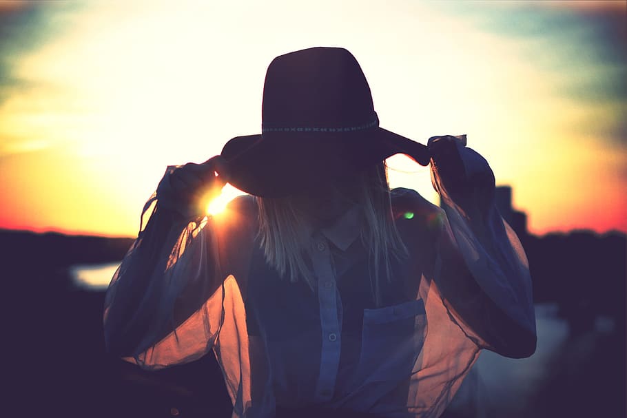 silhouette of woman holding her hat, woman holding brown hat HD wallpaper