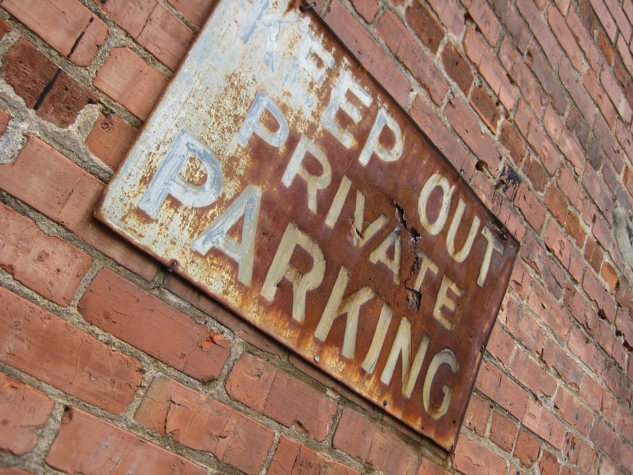 sign, keep out, brick, wall, old, rust, text, communication HD wallpaper