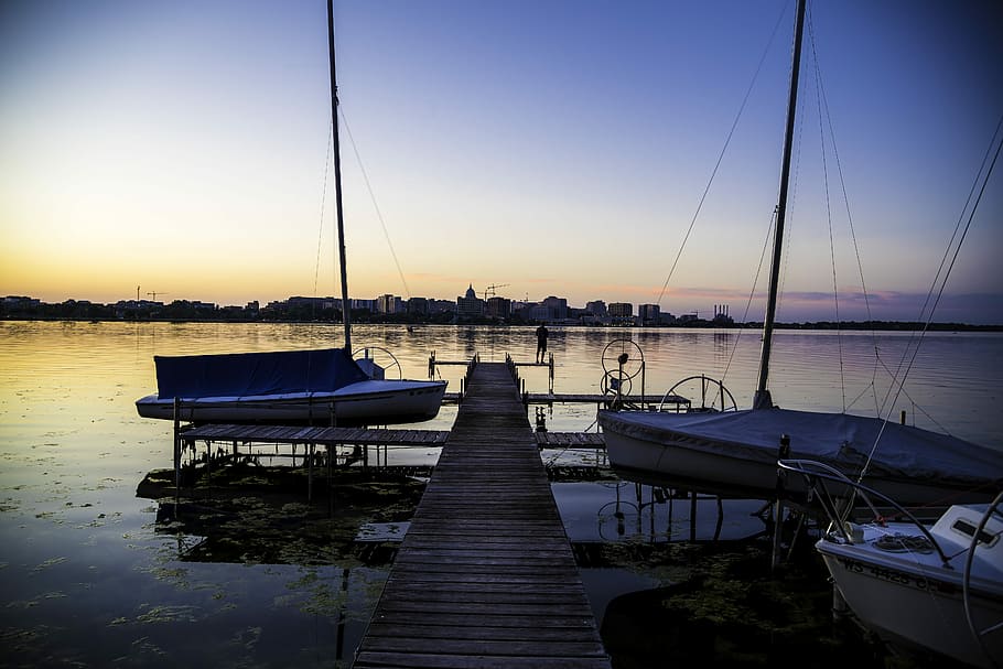 Boats at the dock in Madison, Wisconsin, dusk, photo, lake, landscape, HD wallpaper