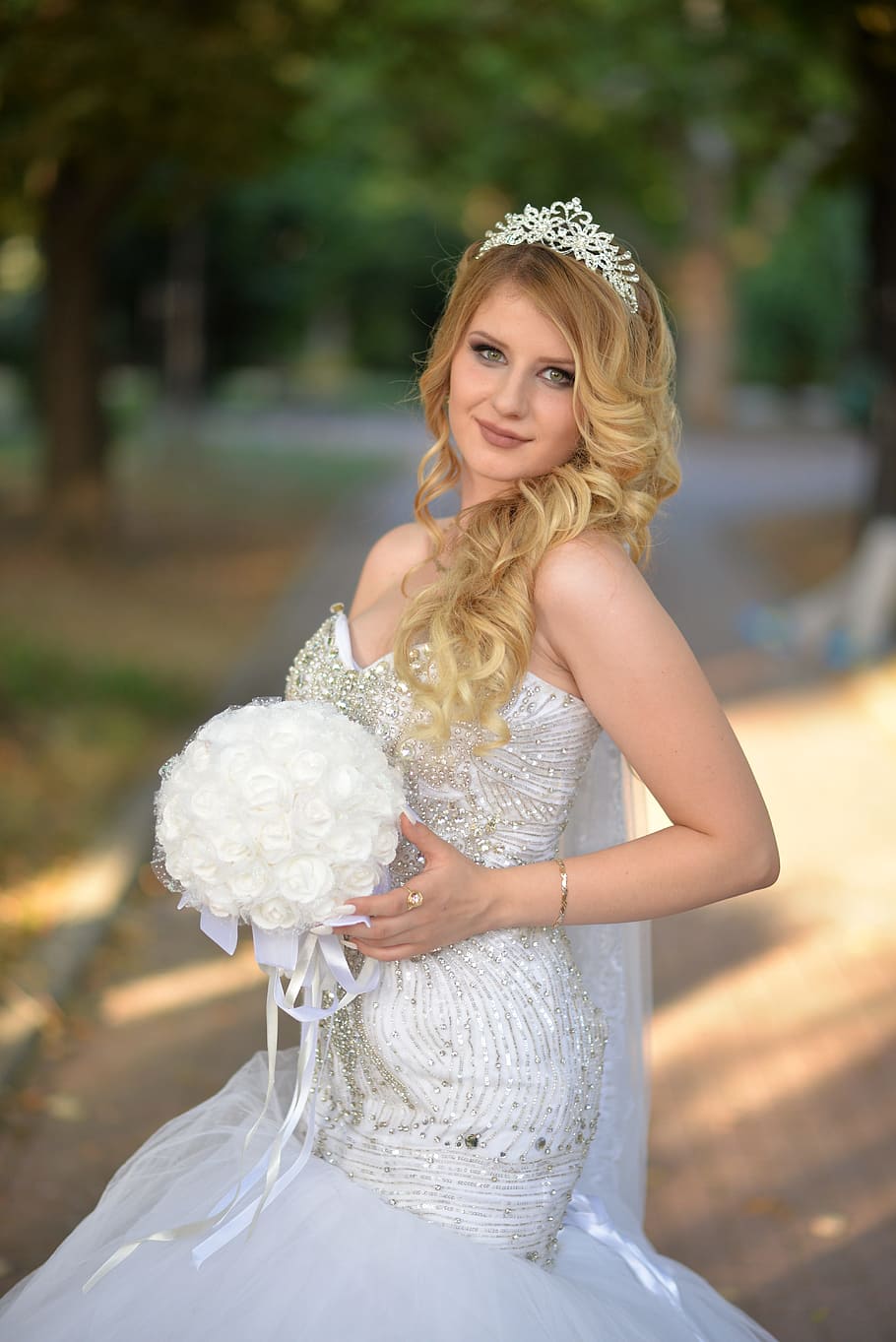 women's white wedding dress, bride, queen, looking at camera HD wallpaper