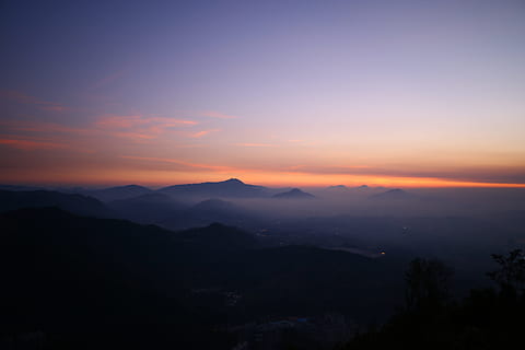 fog covering mountains, misty mountains with sun rays, sunset HD wallpaper