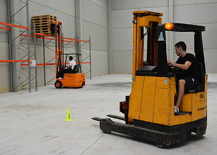 photo of two men in forklifts, class, practice, retractable HD wallpaper