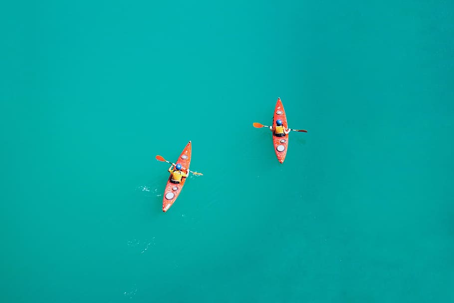 two person kayaking on open body of water, two person riding on red kayak with paddles HD wallpaper