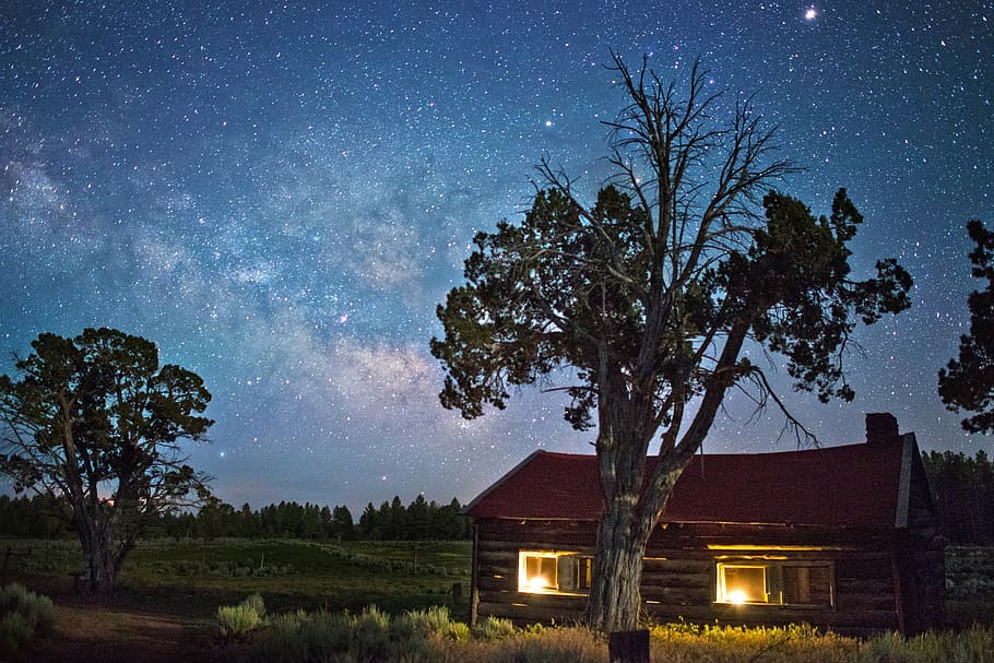 brown and red wooden bungalow under clear night sky, milky way, HD wallpaper