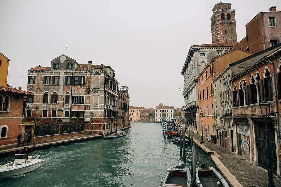 brown wall paint building near body of water, venice, italy HD wallpaper