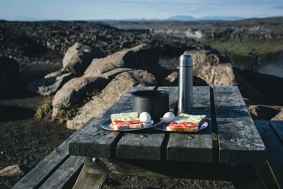 Camping breakfast in nature, eggs, healthy, outside, sandwich HD wallpaper
