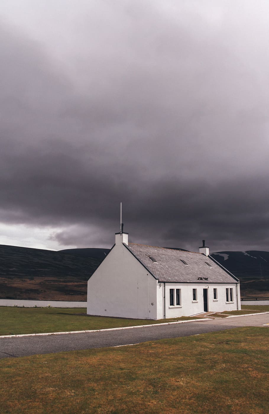 white concrete house during cloudy day, white and black house on ground HD wallpaper