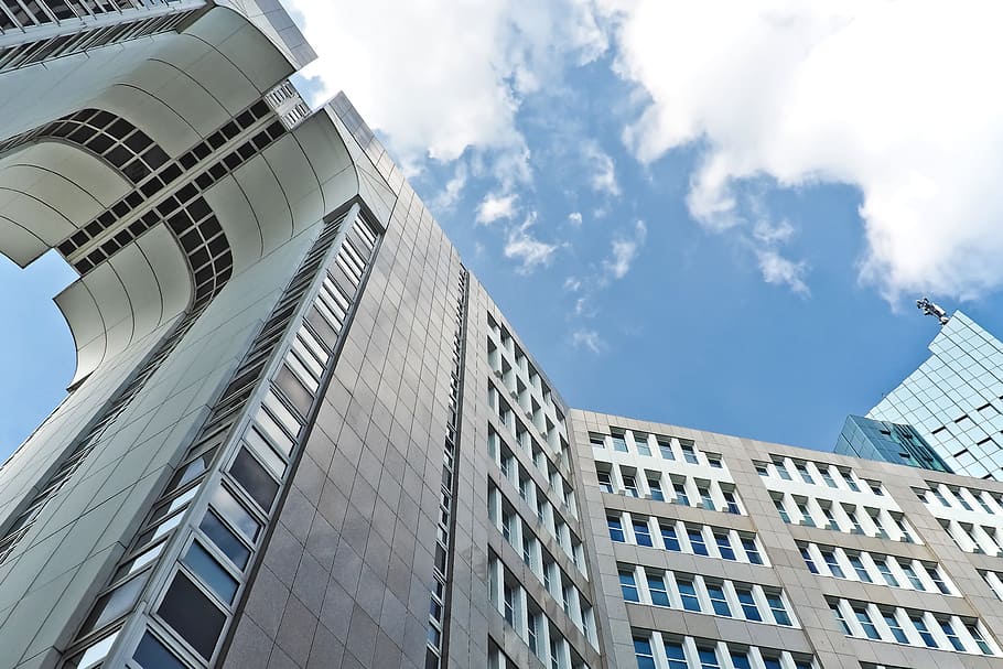 Grey Concrete High Rise Building Under Blue Sky, arch, architecture HD wallpaper
