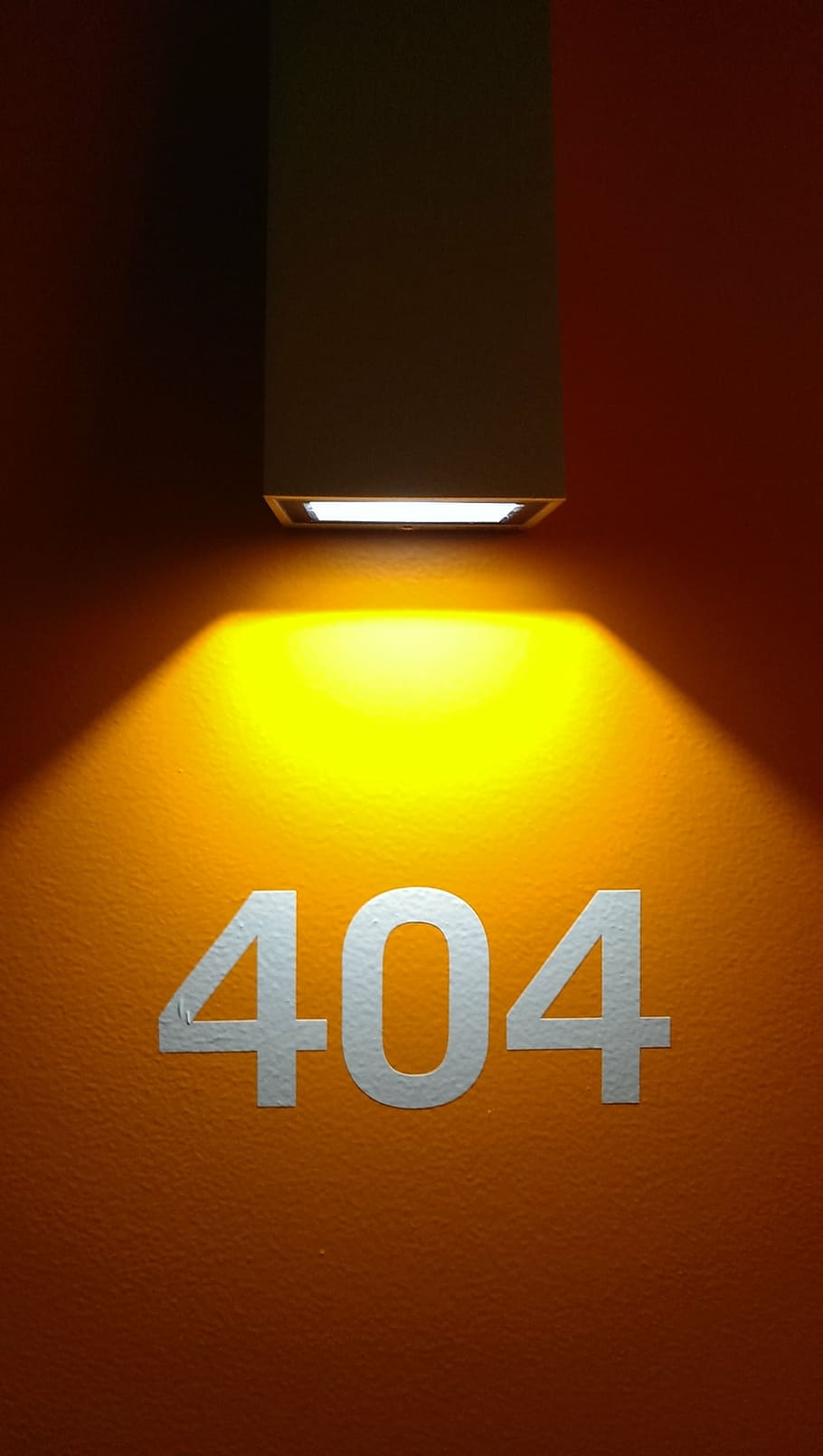 404 print on orange wall, page not found, light, shadow, hotel, HD wallpaper