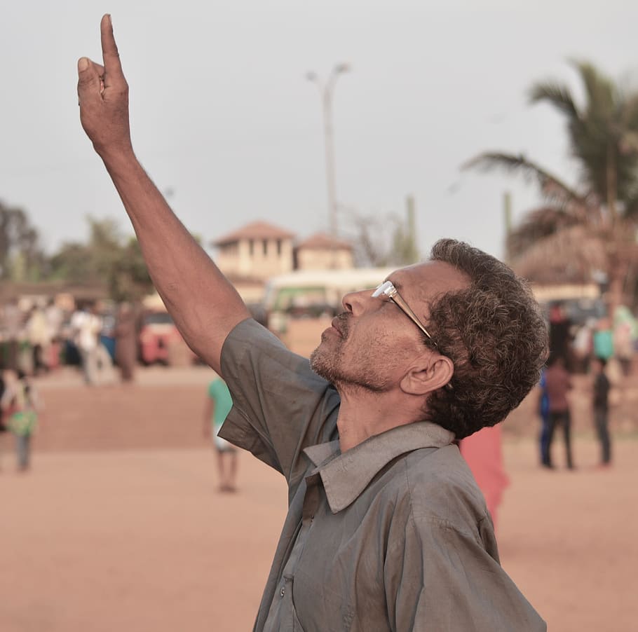 Colombo, Man, People, Finger, Pointing, upwards, one man only HD wallpaper