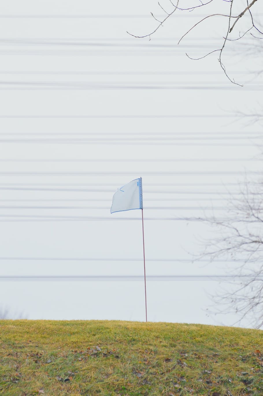 flag, golf course, wires, landscape, horizontal, nature, grass HD wallpaper