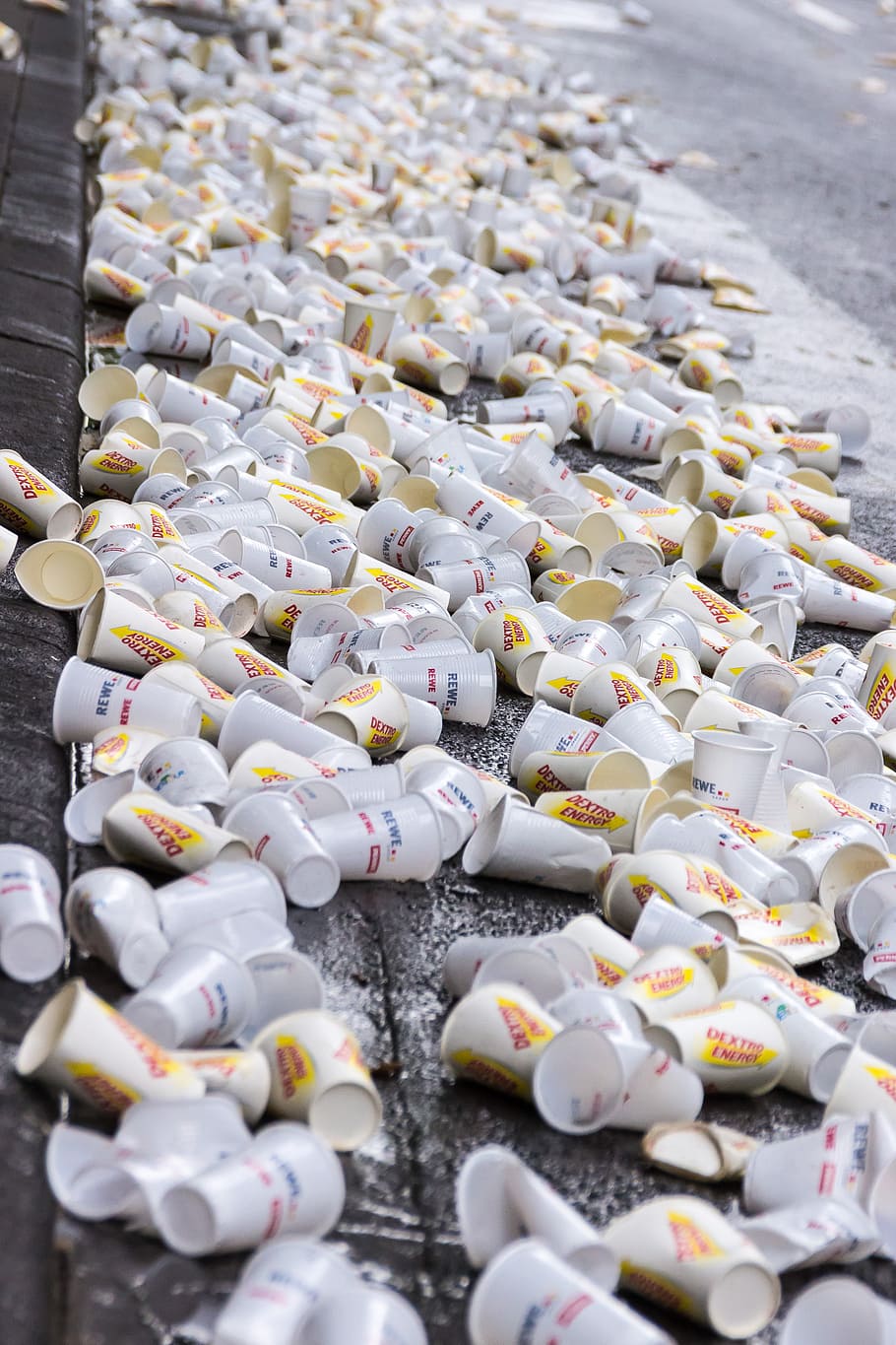 white drinking cups on streets, plastic cups, garbage, disposable cups HD wallpaper