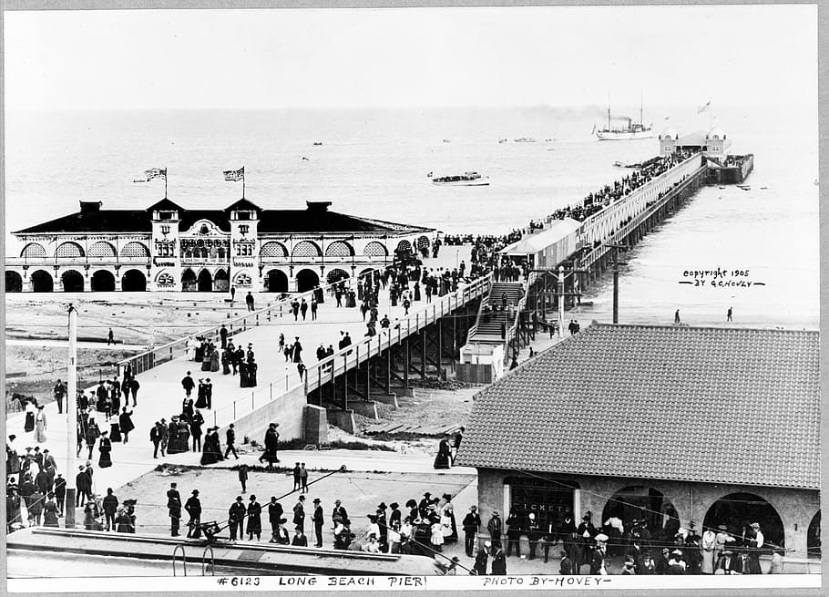 Long Beach pier, 1905 with people and buildings in the Greater Los Angeles Area, California, HD wallpaper