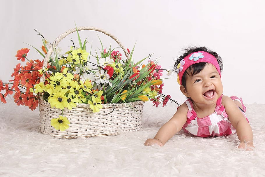 baby lying beside flowers in white wicket basket, happy, bebe, HD wallpaper