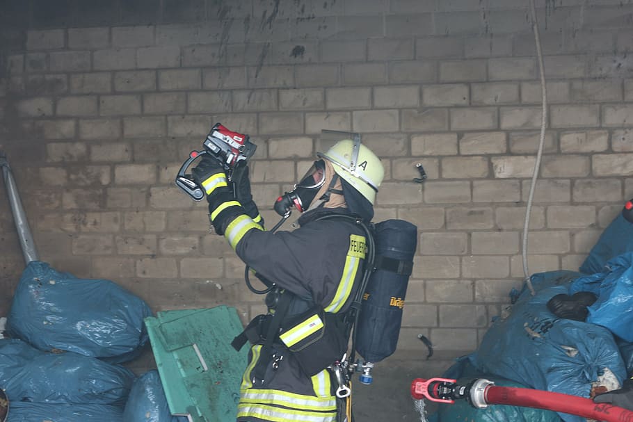 fire, fire fighter, thermal imaging camera, helm, respiratory protection HD wallpaper
