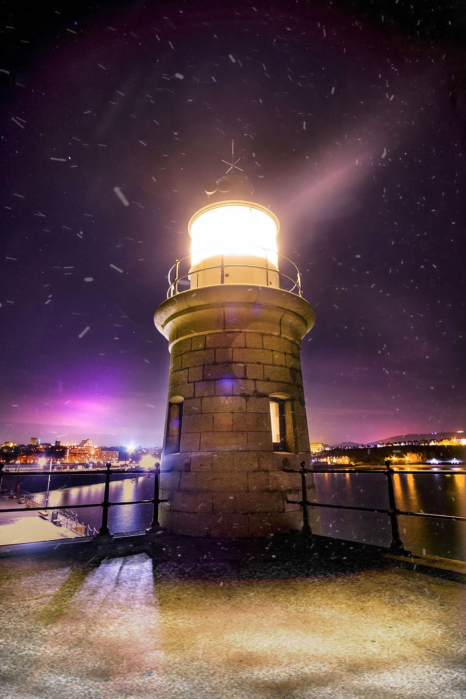 white lighthouse near cityscape, lighthouse near body of water HD wallpaper