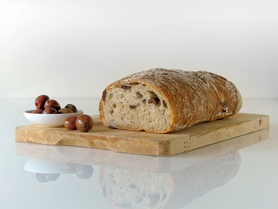 glazed bread on brown wooden chopping board, food, olives, mediterranean HD wallpaper