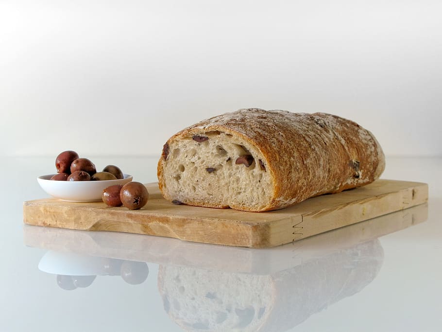 Bread on Top of Brown Wooden Chopping Board, food, olives, reflection HD wallpaper