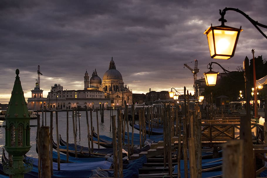 boats in marina in front of mosque structure over cloudy skies HD wallpaper