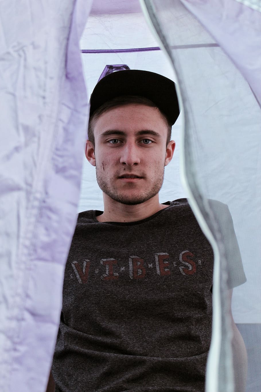 men's black vibes-printed crew-neck shirt, man wearing crew-neck t-shirt HD wallpaper