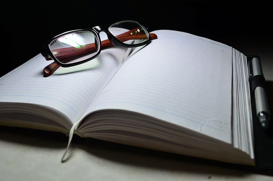 eyeglasses on notebook, lenses, focus, pen, negotiations, businessman HD wallpaper