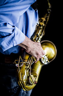man playing saxophone, person wearing blue dress shirt playing brass saxophone HD wallpaper