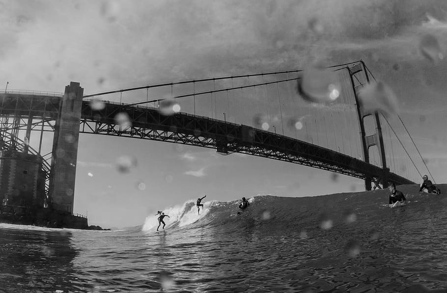 grayscale people surfing under bridge, grayscale photograph of bridge HD wallpaper