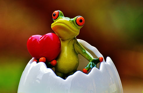 green frog in egg figurine, easter, eggshell, happy easter HD wallpaper