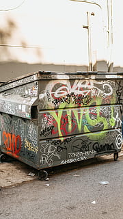 gray and white trash bin with paintings, gray and multicolored garbage bin with graffiti HD wallpaper